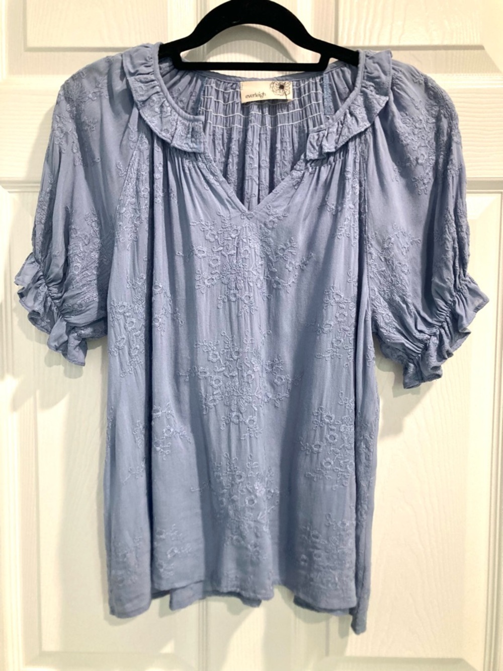 NWOT Everleigh Embroidered Blue V-Neck Short Sleeve Boho Blouse Medium